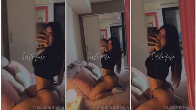 Ana Barreto pelada na cama gravando vídeo no espelho