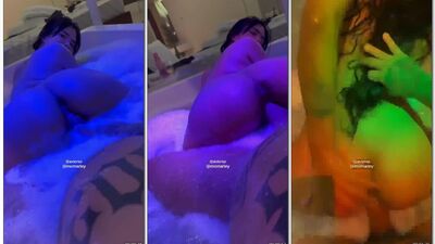 Vicrso transando pelada no motel dentro da hidromassagem