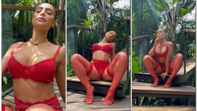 Aline Mineiro ex panicat curtindo um baseado de calcinha