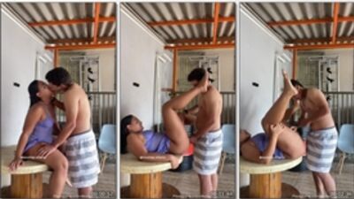 Beatriz Vitória novinha safada abre as pernas na frente do seu macho em cima da mesa e toma vara