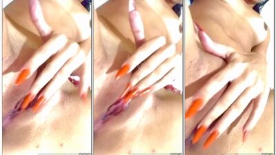 Bia Trois gozando e ficando meladinha na siririca deliciosa