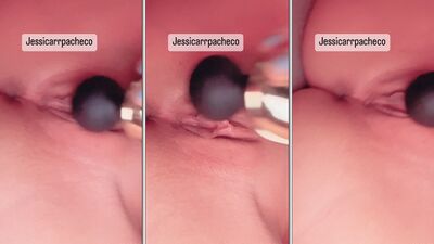 Jessica Pacheco peladinha cheia de tesão  usando um brinquedinho na buceta rosada gemendo gostoso