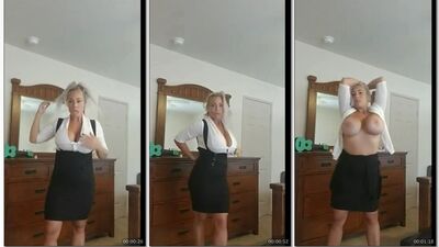 Honey Bunz sensualizando vestida de professora exibindo os peitos enormes