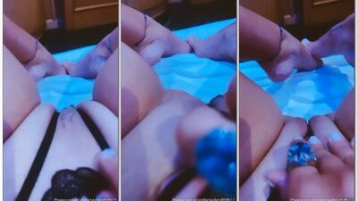 Vivi Fernandes tocando siririca pelada e filmando a bucetinha gostosa