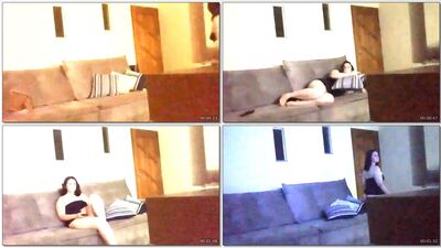 Fabricia Freitas branquinha safada sozinha na sala de casa tocando a bucetinha no sofá