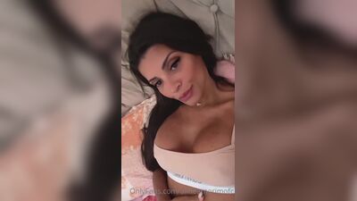 Aline Amorim seminua cheia de tesão mostrando seu rabão gostoso em casa