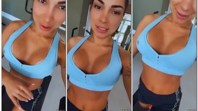 Monique Bertolini peituda mostrando o look apertado para ir treinar