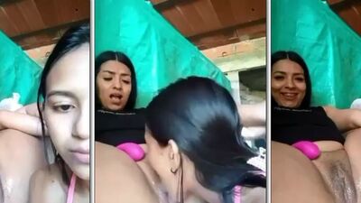 Novinha chupando a bucetinha de sua amiga safada