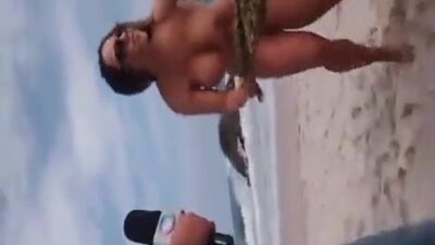 Renata Frisson Mulher Melão fica toda pelada na Praia querendo alguém pra fuder