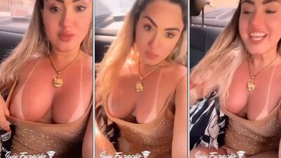 Juju furacão loirona safada de vestido sem calcinha dentro do carro do Uber se exibindo querendo pica