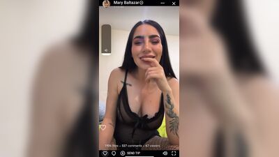 Mary Baltazar magrinha safada mostrando os peitos se exibindo querendo pica
