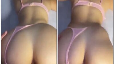 Gigi Talamini novinha rabuda se empina gostoso de quatro puxa a calcinha de ladinho e toma pica