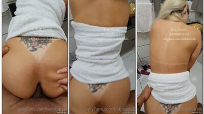 Babi Barelli modelo deliciosa toda peladinha transando com motorista no banheiro