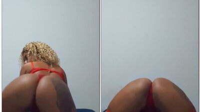 Livia Vitória do onlyfans  lorinha toda deliciosa de lingerie vermelha jogando o rabao na camera