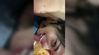 Alicya Ribeiro moreninha safada cheia de tesão mamando gostoso a piroca do macho dotado