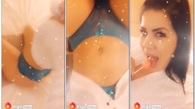 Bruna Ferraz morena desgraçada mostrando a buceta com calcinha de renda