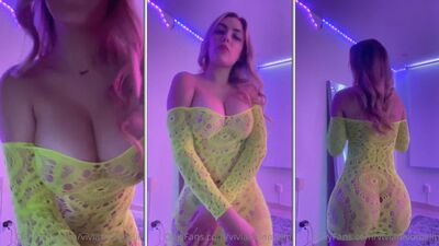 Viviane Lomelin putinha toda deliciosa tirando o vestido e mostrando a buceta na masturbação bem gostosa