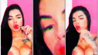 Ana Oliveira nua exibindo os seios fartos com cara de puta