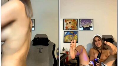 Novinha gostosa se exibindo vestida de enfermeira totalmente linda