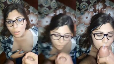 Gozando na cara da prima novinha que adora a porra quente