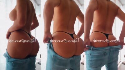 Rabuda Martina Smith provando que tem uma mega bunda