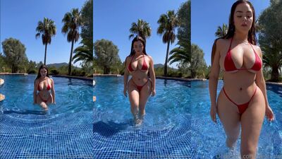 Demi Rose de biquíni totalmente gostosa e provocante