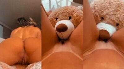 Loira gostosa Vanessinha Vailatti gozando sem calcinha