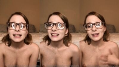 Littlerabbitro pelada exibindo peitos deliciosos