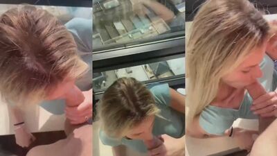 Sabrina de Martini gulosa pagando boquete na janela do prédio