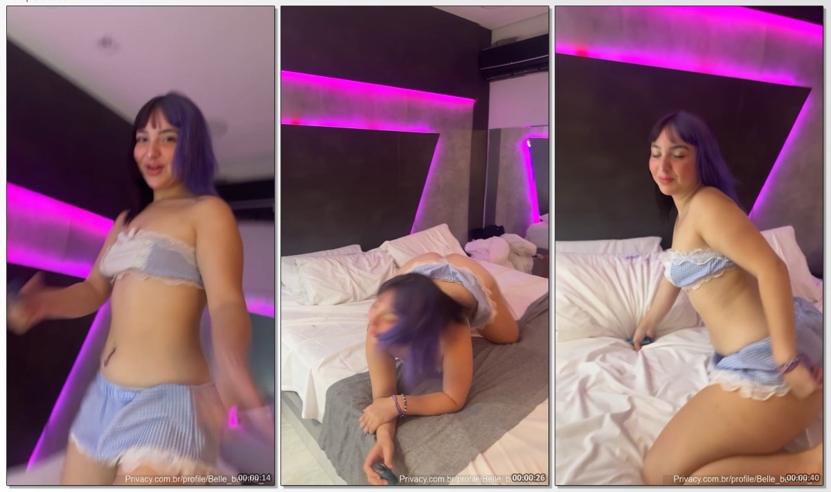 Belle Belinha mostrando a bunda para seu macho no motel