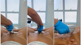 Amanda morena safada Souza depilando a buceta a laser e filmando o procedimento