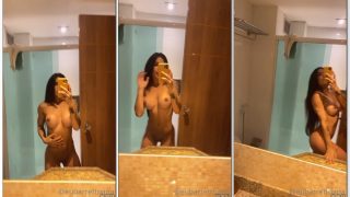 Ana Barreto puta safada peladinha se exibindo na frente do espelho