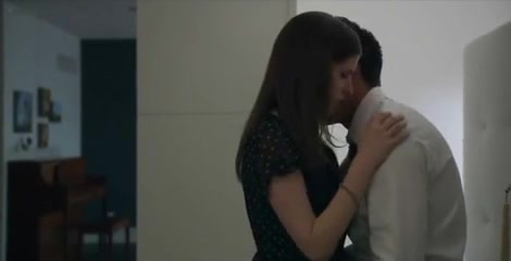 Anna Kendrick putinha deliciosa em vídeo antigo fudendo quente com namorado