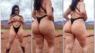 Conti Curvy rabuda muito deliciosa mostrando deliciosa as tetas gostosas e a bunda com um fio dental socadinho