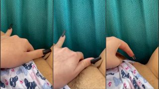 Duds Maionese safada joga short pro ladinho tocando siririca gostosa com tesão e gemendo muito