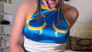 Ester Muniz toda gostosa cheia de tesão arrombando a bucetinha no pau gigante do dotado