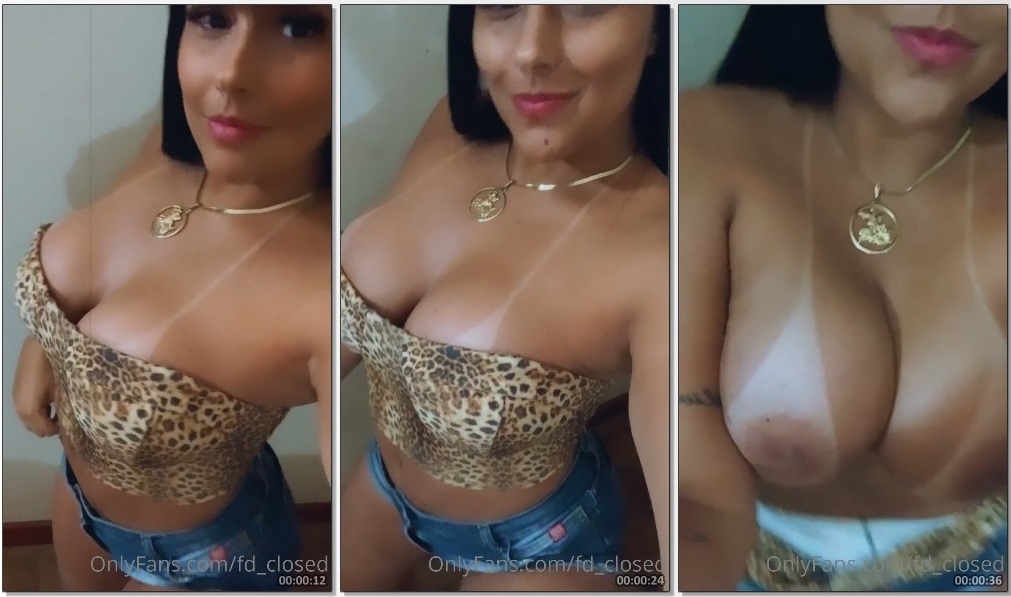 Fabi Duarte novinha com cara de puta sensualizando e mostrando os belos peitos bronzeados
