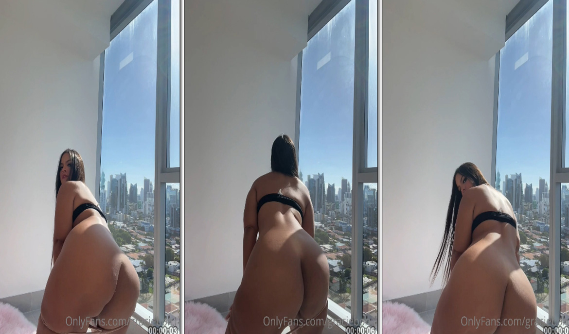 Gracie Bon pelada se mostrando no Onlyfans rebolando a raba sem calcinha muito gostosa