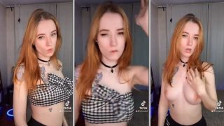 Harley ruivinha gostosa tira a blusa na frente da camera e exibe os peitinhos pequenininhos e rosados