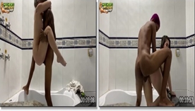 Heloisa Assis branquinha safada adora uma pica  preta dando a buceta em todas as posições numa banheira