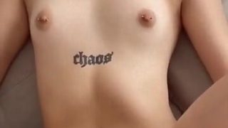 Julia Beatriz putinha desgraçada toda ninfetinha trepando com dotado fogoso