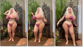 Juliette Michele peituda safada num ensaio de fotos exibindo os peitos enormes