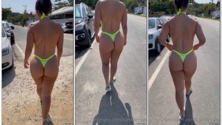 Kah Kampa morena gostosa com biquini bem socado no rabo passeando pela rua