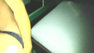 Karina puta safada puxa a calcinha de lado pra fuder gostoso gemendo de muito tesão
