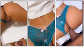 Karlyane Menezes branquinha safada joga a calcinha de ladinho e toma pirocada do negão na bucetinha apertada