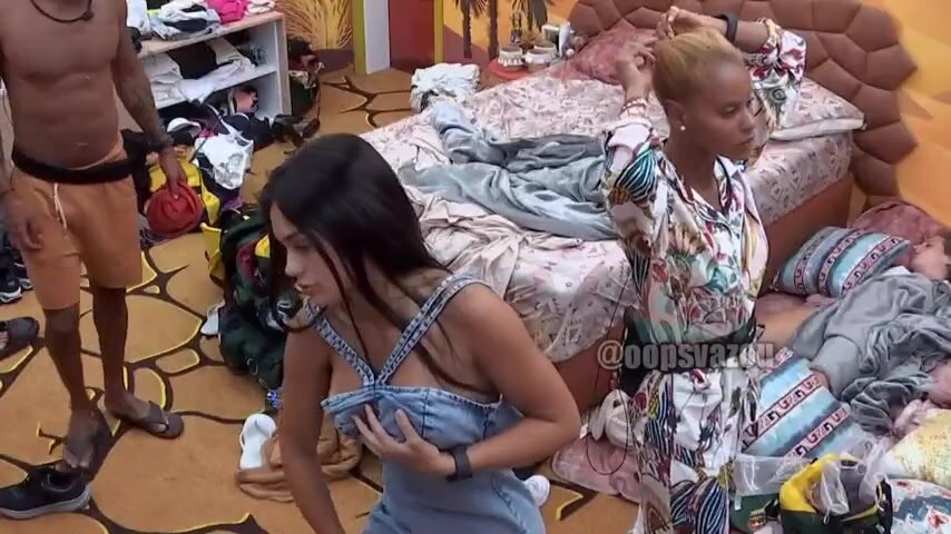 Larissa Santos toda gostosa paga peitinho aovivo no Big Brother Brasil 2023