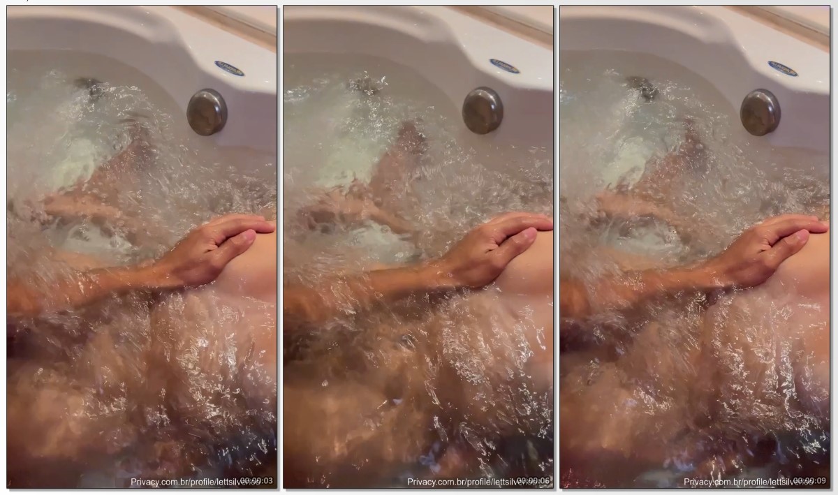 Lett Silveiro peladinha na banheira deixando seu macho acariciar seus lindos peitinhos