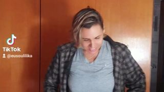 Lilika Teixeira coroa safada com a buceta peluda toda molhadinha depois de voltar do treino