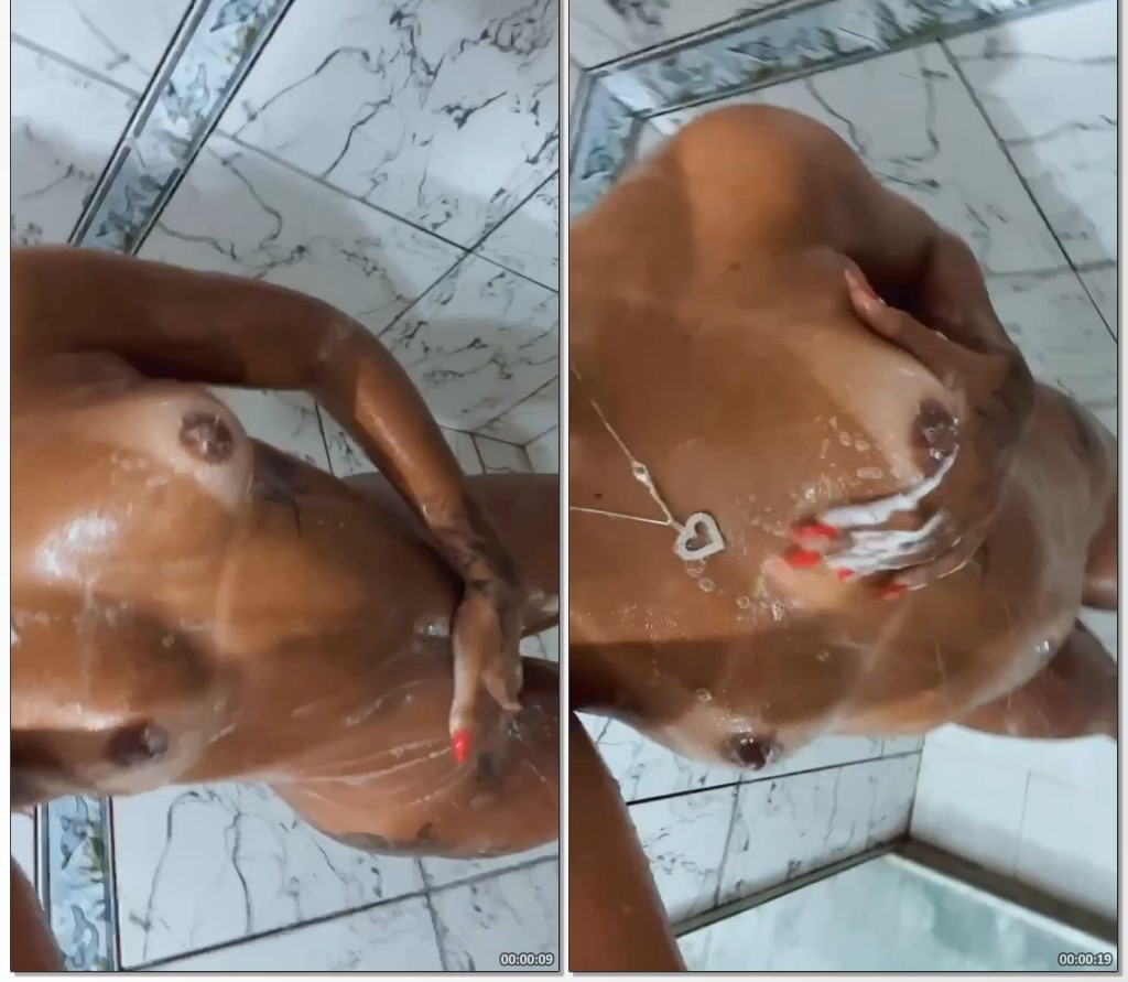 Livia Vitória putinha do onlyfans toda pelada tomando banho ensaboando o corpinho gostoso