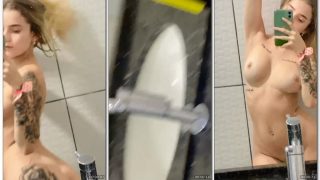Loira gostosa grava vídeo no espelho e cai na net